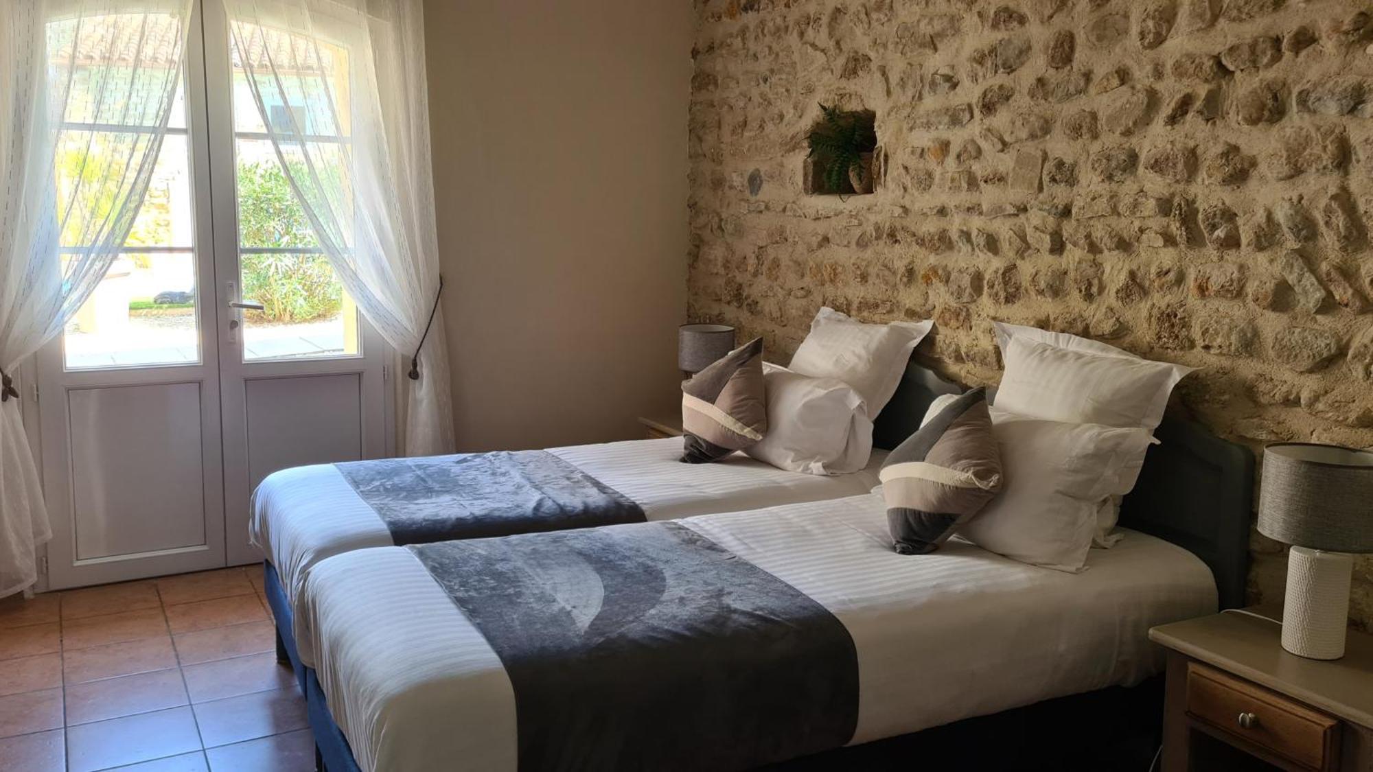 Logis Hotel La Bastide Saint Bach Suze-la-Rousse Εξωτερικό φωτογραφία